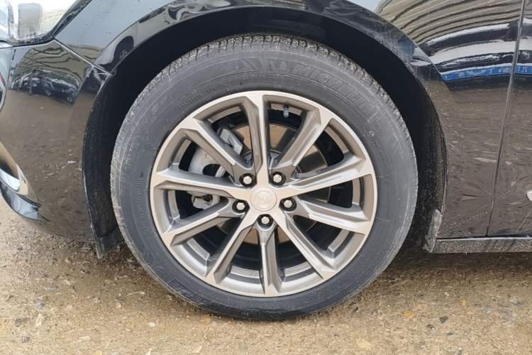 Used Buick LaCrosse 2021 652T Luxury Model Left Front Wheel Hub