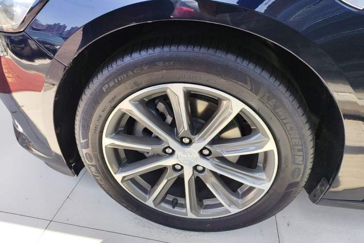 Used Buick LaCrosse 2021 652T Luxury Model Left Front Wheel Hub