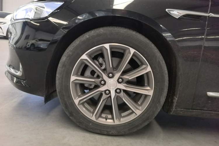 Used Buick LaCrosse 2021 652T Luxury Model Left Front Wheel Hub