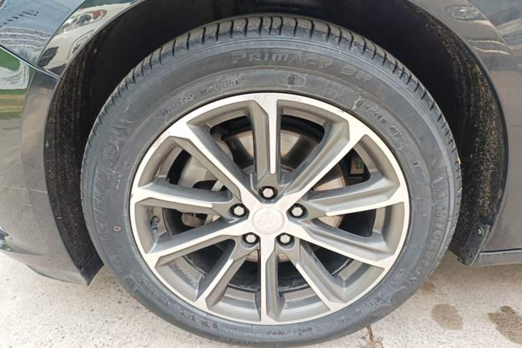 Used Buick LaCrosse 2021 652T Luxury Model Left Front Wheel Hub