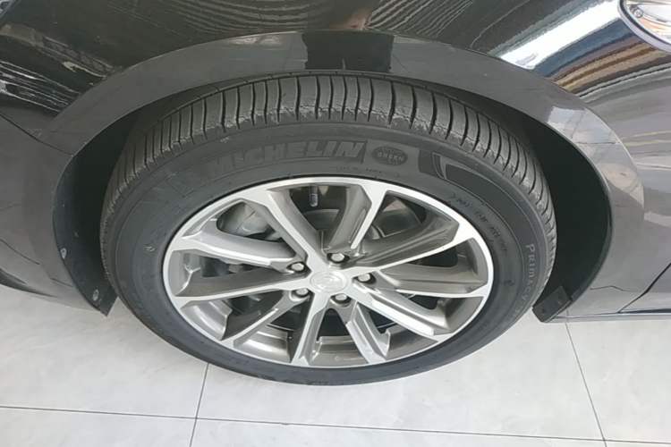 Used Buick LaCrosse 2021 652T Luxury Model Left Front Wheel Hub