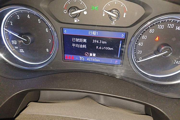 Used Buick LaCrosse 2021 652T Luxury Model Odometer Close Up