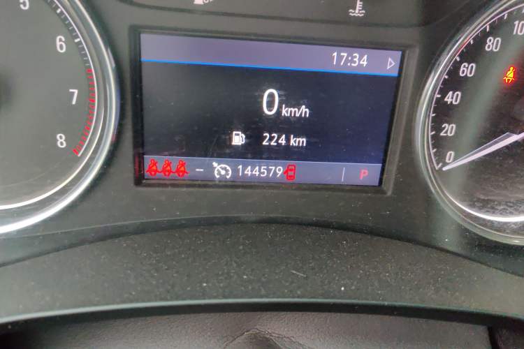 Used Buick LaCrosse 2021 652T Luxury Model Odometer Close Up