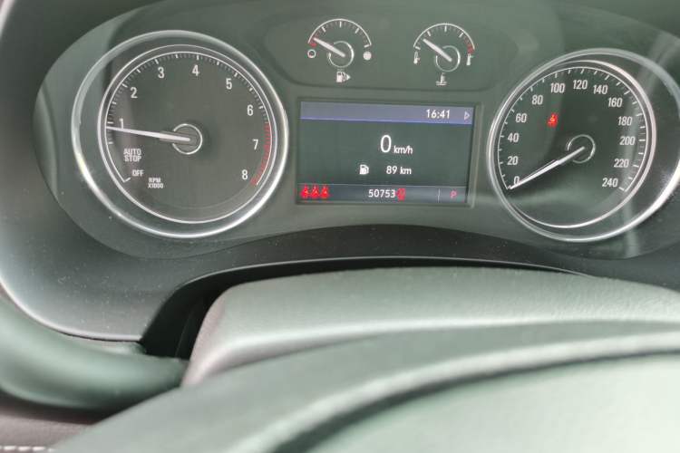 Used Buick LaCrosse 2021 652T Luxury Model Odometer Close Up
