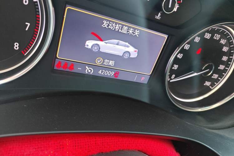 Used Buick LaCrosse 2021 652T Luxury Model Odometer Close Up