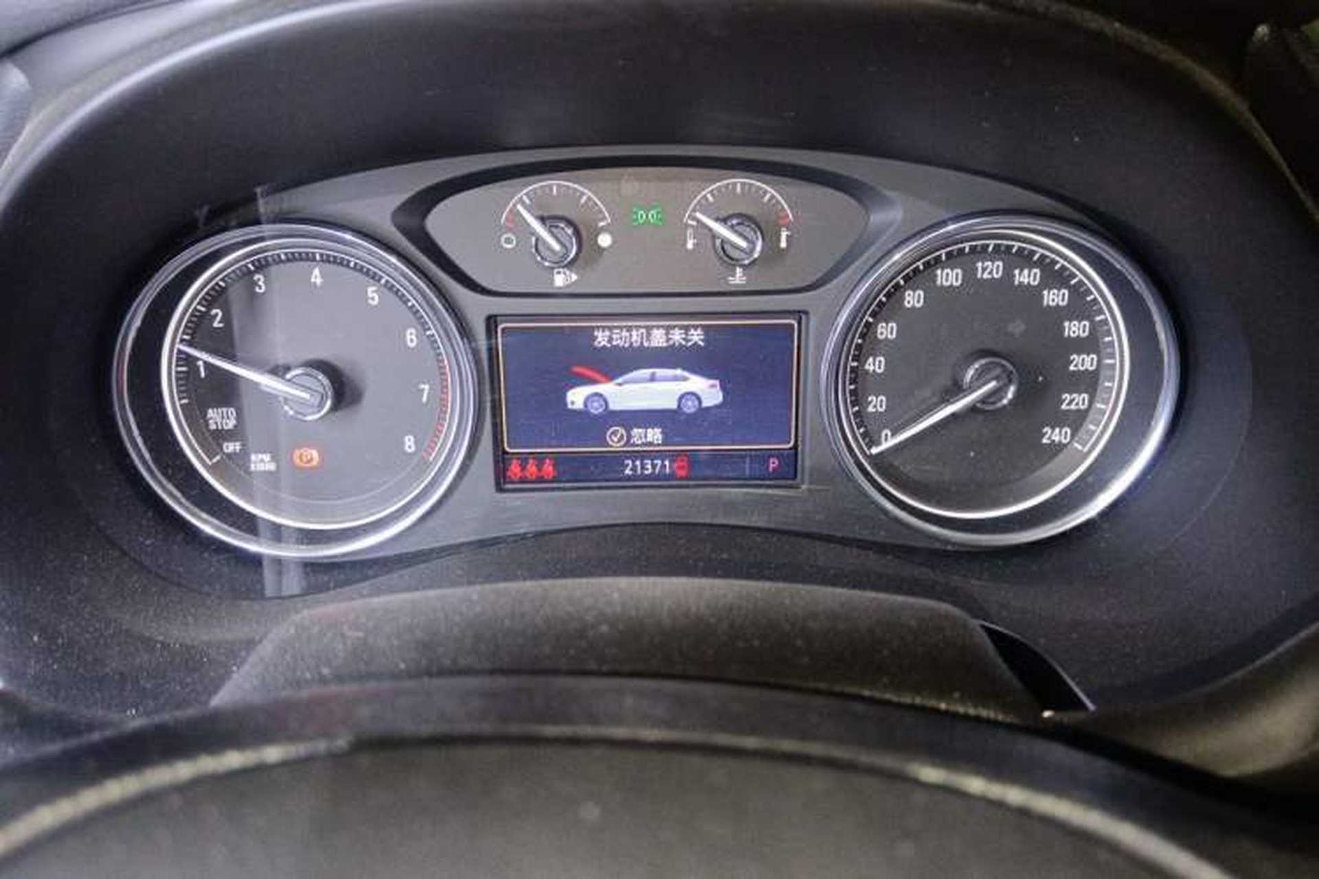 Used Buick LaCrosse 2021 652T Luxury Model Odometer Close Up