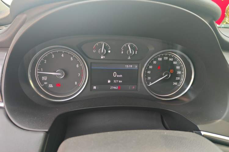 Used Buick LaCrosse 2021 652T Luxury Model Odometer Close Up