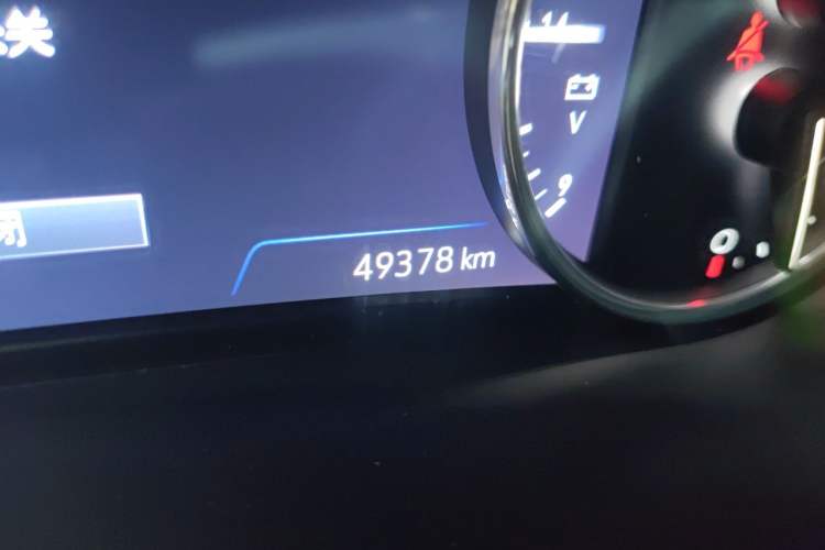 Used Buick LaCrosse 2021 652T Premium Edition Odometer Close Up