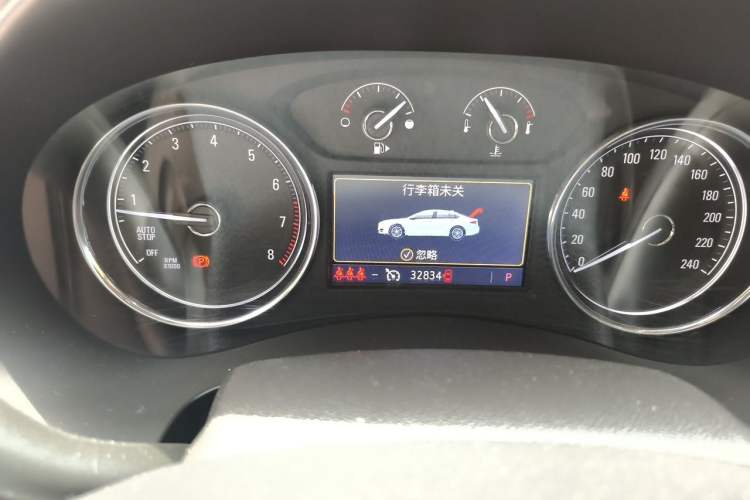 Used Buick LaCrosse 2021 652T Luxury Model Odometer Close Up