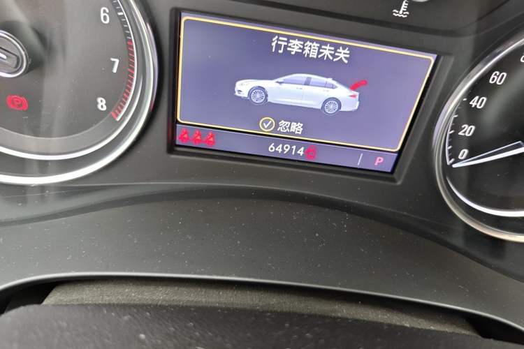 Used Buick LaCrosse 2021 652T Luxury Model Odometer Close Up