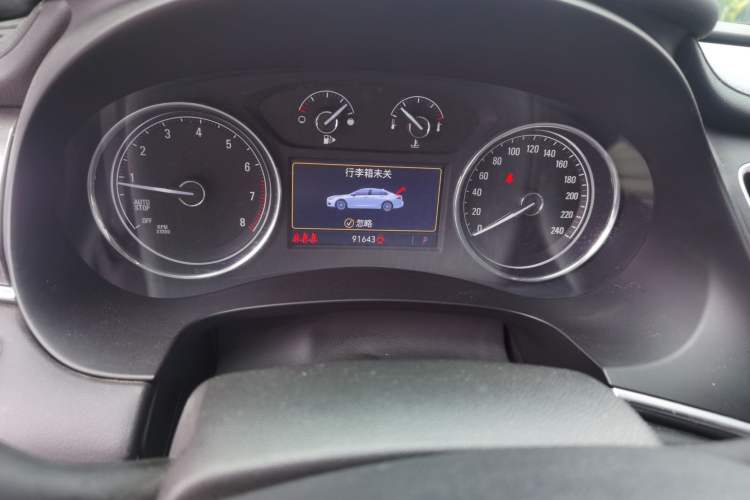 Used Buick LaCrosse 2021 652T Luxury Model Odometer Close Up