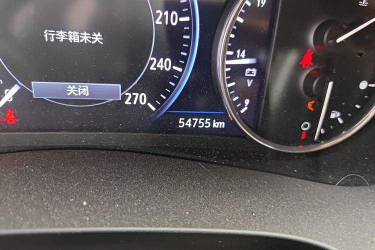 Used Buick LaCrosse 2021 652T Premium Edition Odometer Close Up