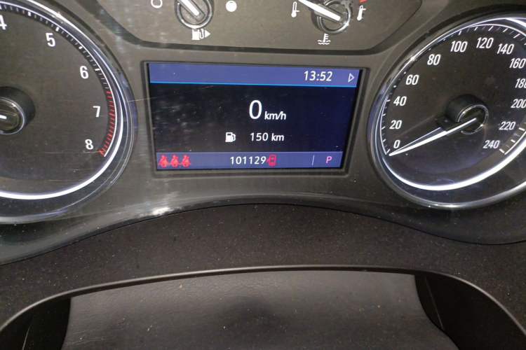 Used Buick LaCrosse 2021 552T Luxury Version Odometer Close Up