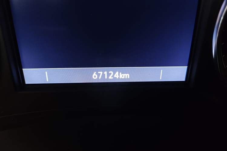 Used Buick LaCrosse 2021 652T Luxury Model Odometer Close Up