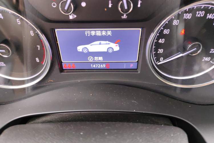 Used Buick LaCrosse 2021 652T Luxury Model Odometer Close Up