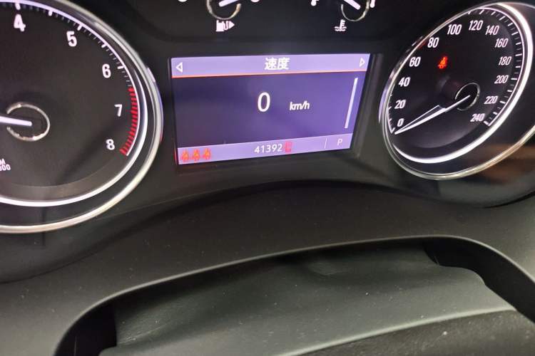 Used Buick LaCrosse 2021 552T Luxury Version Odometer Close Up