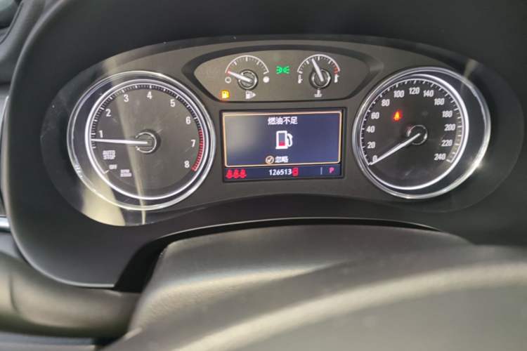 Used Buick LaCrosse 2021 652T Luxury Model Odometer Close Up
