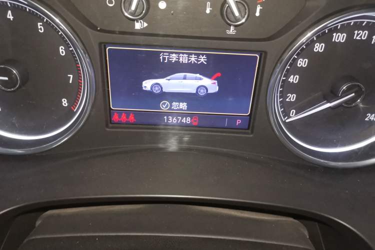 Used Buick LaCrosse 2021 652T Luxury Model Odometer Close Up