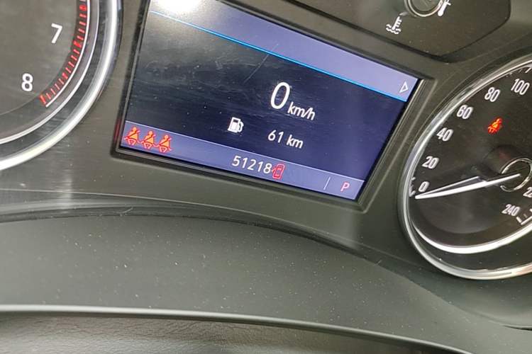 Used Buick LaCrosse 2021 552T Luxury Version Odometer Close Up