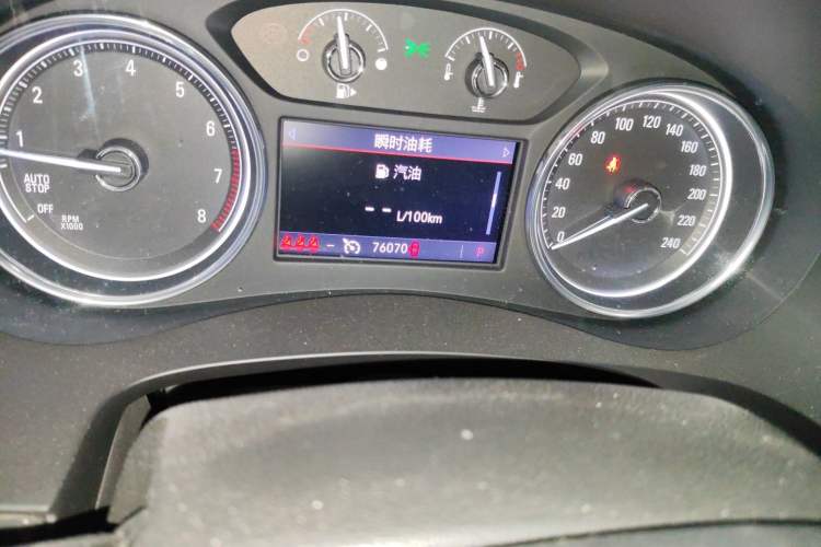 Used Buick LaCrosse 2021 652T Luxury Model Odometer Close Up