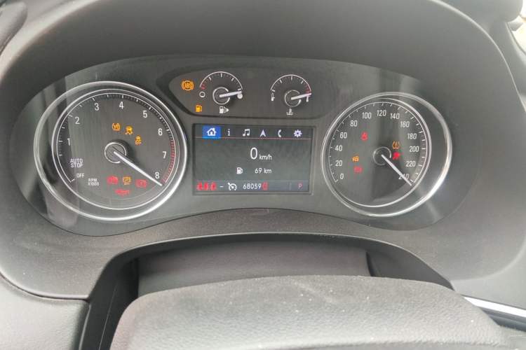 Used Buick LaCrosse 2021 652T Luxury Model Odometer Close Up