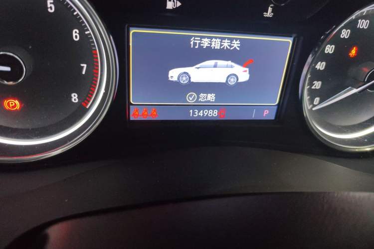 Used Buick LaCrosse 2021 652T Luxury Model Odometer Close Up
