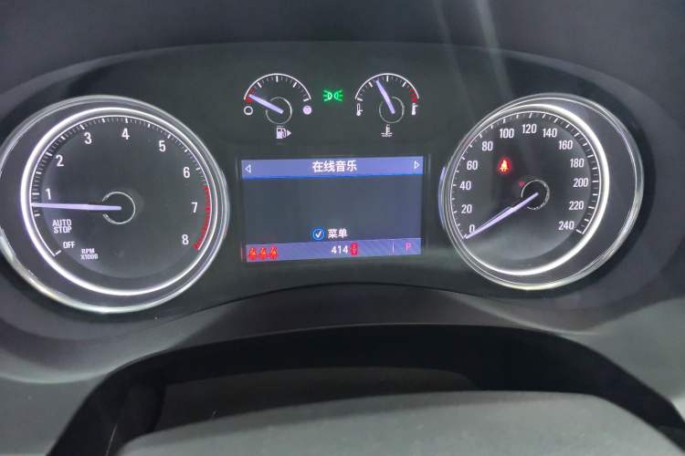 Used Buick LaCrosse 2021 652T Luxury Model Odometer Close Up