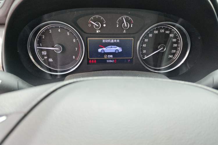 Used Buick LaCrosse 2021 652T Luxury Model Odometer Close Up