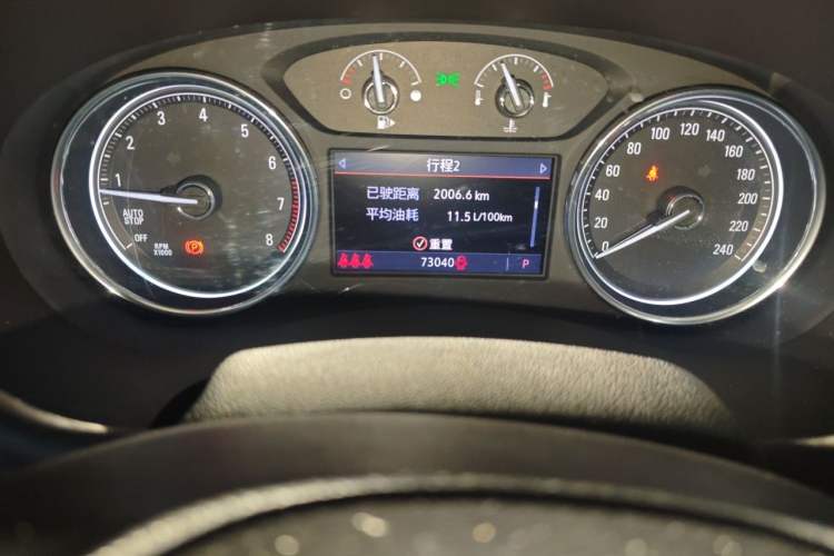 Used Buick LaCrosse 2021 652T Luxury Model Odometer Close Up