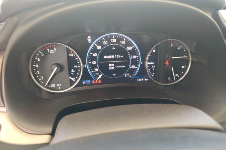 Used Buick LaCrosse 2021 Avenir Avia First-Edition Model Odometer Close Up