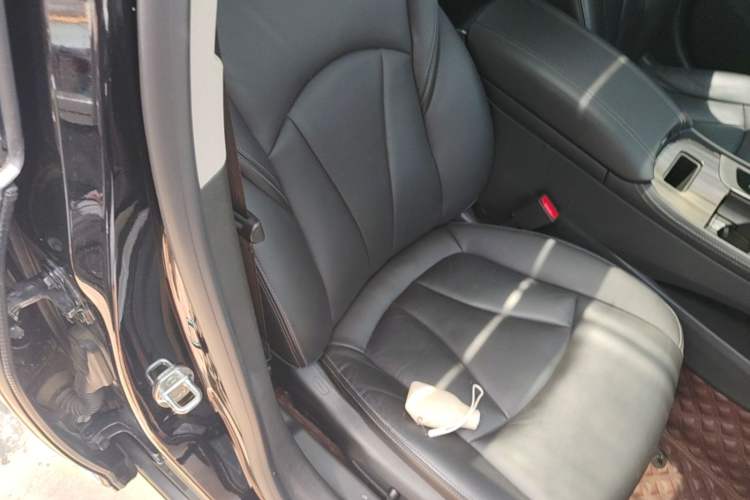 Used Buick LaCrosse 2021 552T Luxury Version Right Front Seat