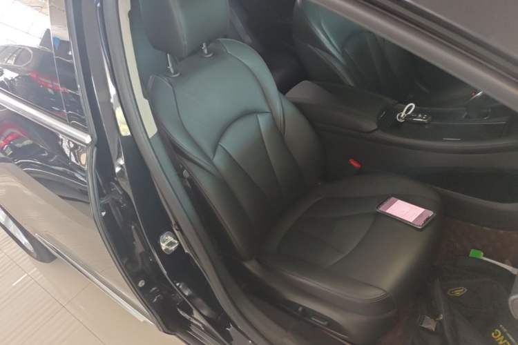 Used Buick LaCrosse 2021 552T Luxury Version Right Front Seat