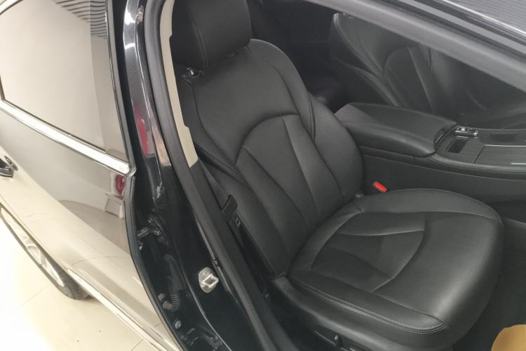 Used Buick LaCrosse 2021 552T Luxury Version Right Front Seat