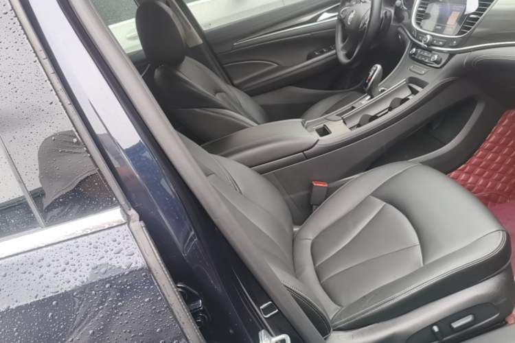 Used Buick LaCrosse 2021 552T Luxury Version Right Front Seat