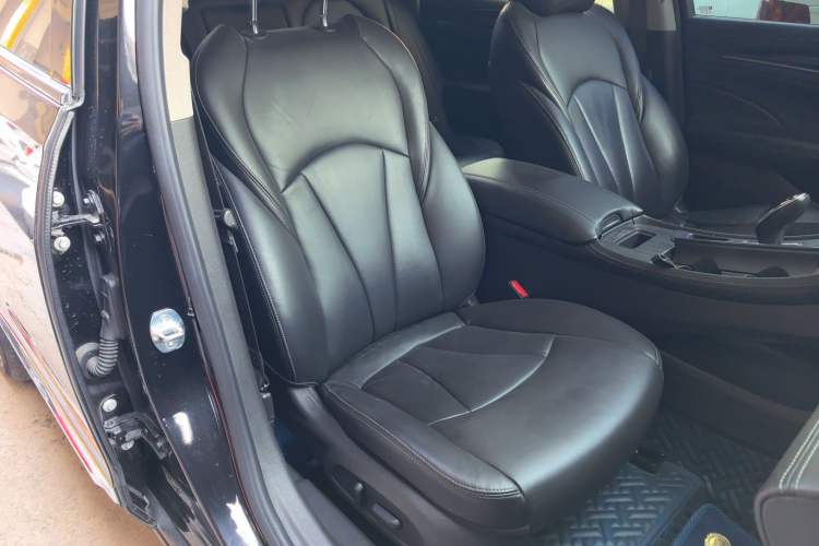 Used Buick LaCrosse 2021 552T Luxury Version Right Front Seat