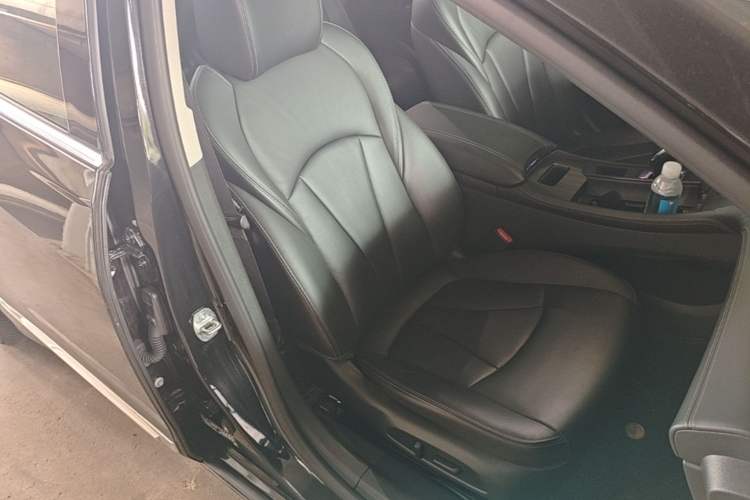 Used Buick LaCrosse 2021 552T Luxury Version Right Front Seat