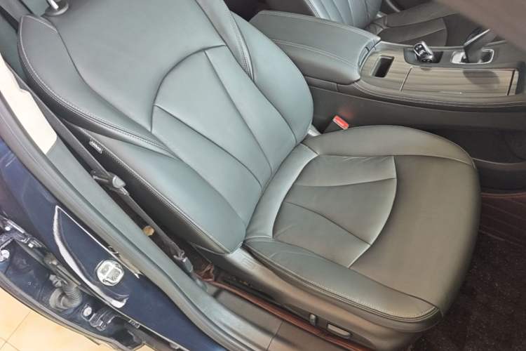 Used Buick LaCrosse 2021 652T Luxury Model Right Front Seat