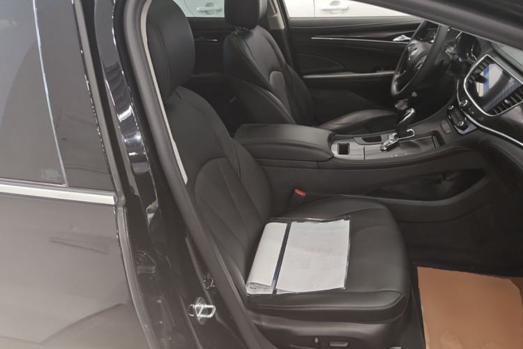 Used Buick LaCrosse 2021 552T Luxury Version Right Front Seat