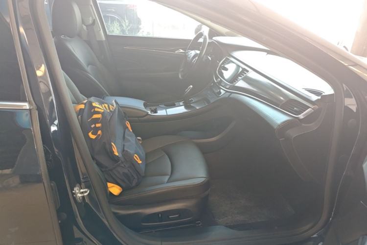 Used Buick LaCrosse 2021 552T Luxury Version Right Front Seat