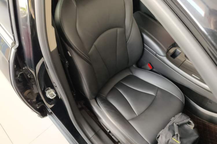 Used Buick LaCrosse 2021 552T Luxury Version Right Front Seat