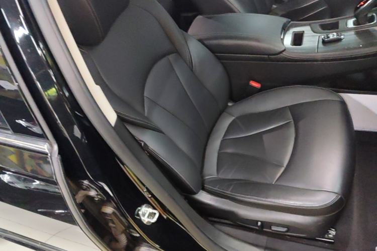 Used Buick LaCrosse 2021 552T Luxury Version Right Front Seat