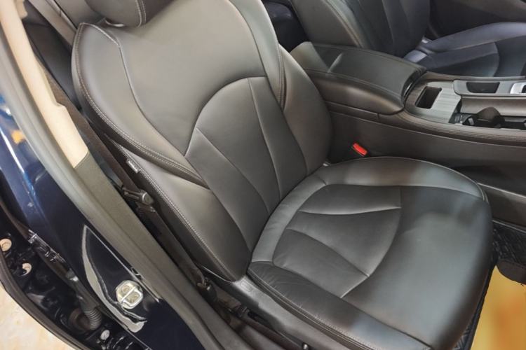 Used Buick LaCrosse 2021 552T Luxury Version Right Front Seat