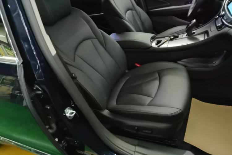 Used Buick LaCrosse 2021 552T Luxury Version Right Front Seat