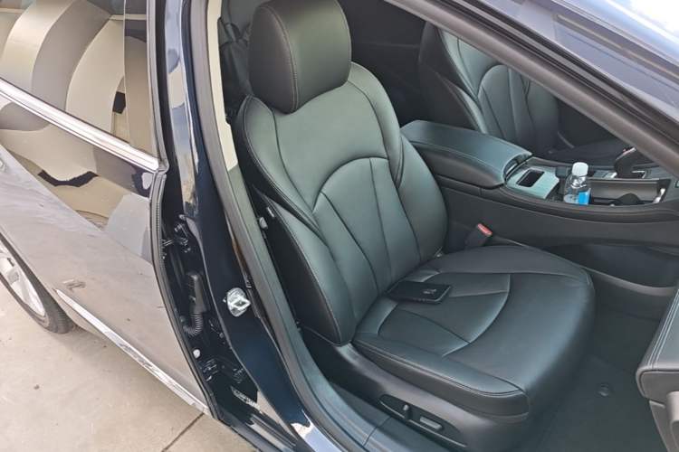 Used Buick LaCrosse 2021 552T Luxury Version Right Front Seat