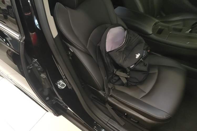 Used Buick LaCrosse 2021 552T Luxury Version Right Front Seat