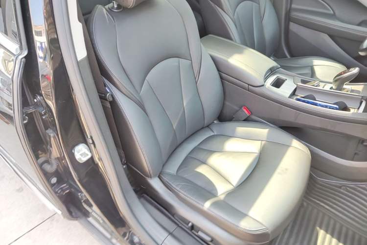 Used Buick LaCrosse 2021 552T Luxury Version Right Front Seat