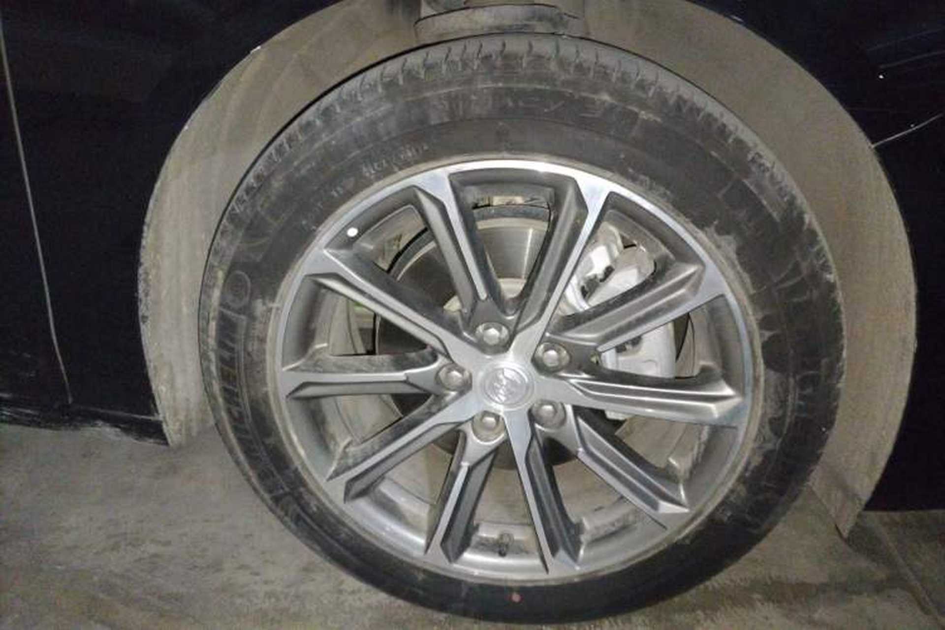 Used Buick LaCrosse 2021 652T Luxury Model Right Front Wheel Hub