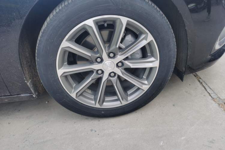 Used Buick LaCrosse 2021 652T Luxury Model Right Front Wheel Hub