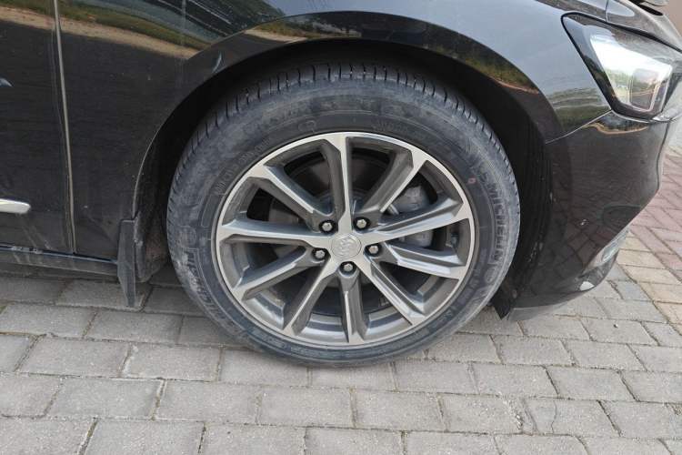 Used Buick LaCrosse 2021 652T Luxury Model Right Front Wheel Hub