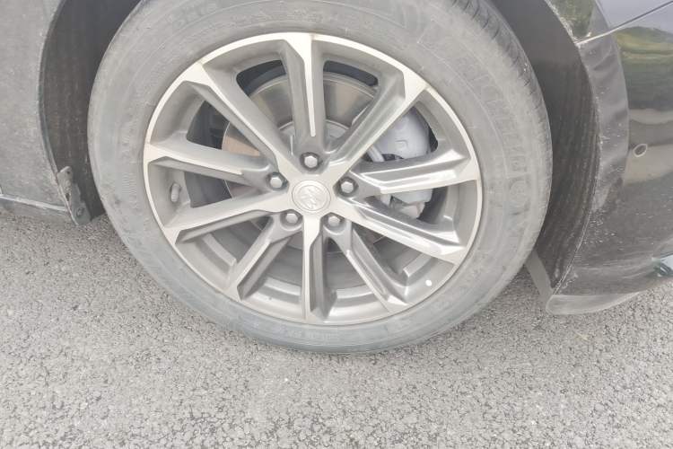 Used Buick LaCrosse 2021 652T Premium Edition Right Front Wheel Hub